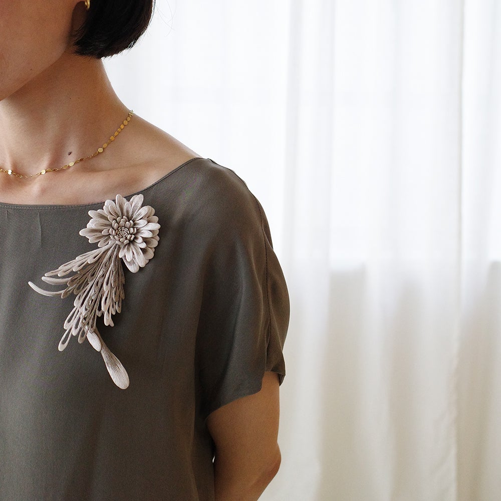 emi takazawa　横振り刺繍　花　ピアス emi takazawa 横振り刺繍 花 ピアス （うっとりするほど美しい